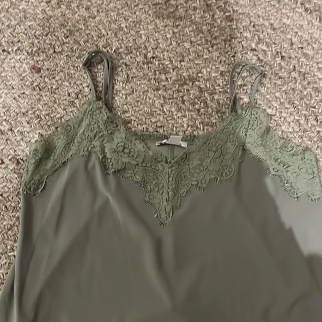 Grönt linne med spets - 90