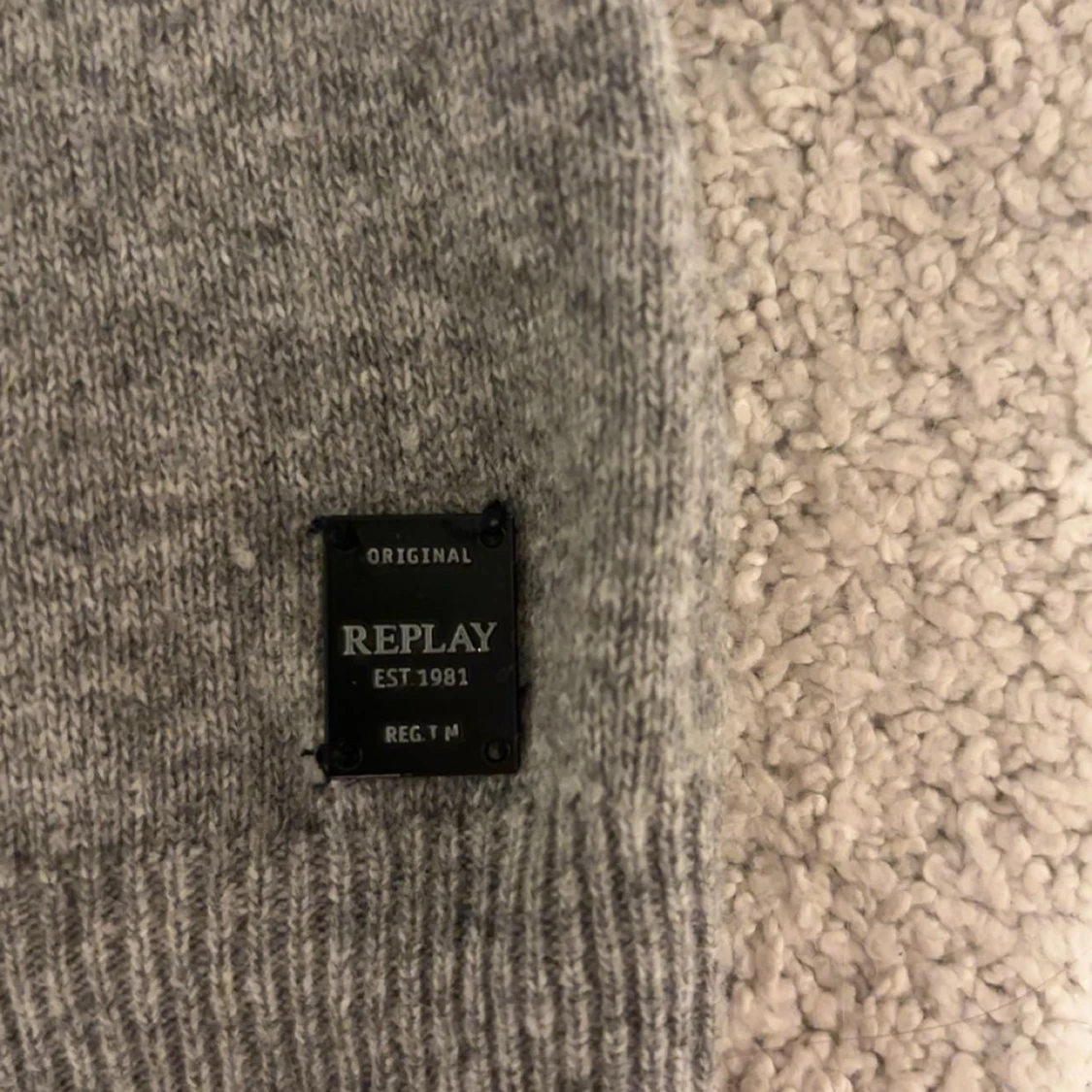 Grå tröja från Replay med armbågslappar - 91