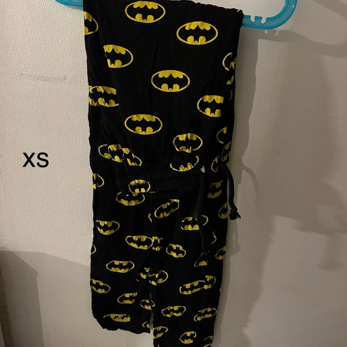 Svarta byxor med Batman-mönster