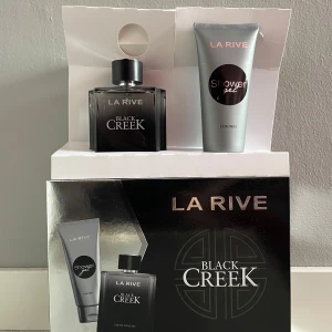 La Rive Black Creek Presentask  - Säljer en elegant och maskulin Eau de Toilette från La Rive, Black Creek. Flaskan är stilrent och Aldrig använd! 100ml ! 
