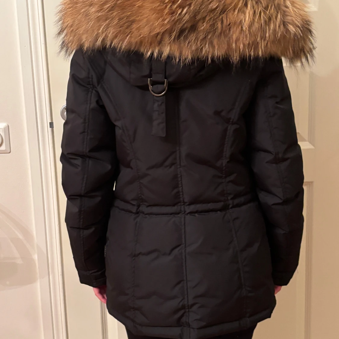 Svart dunjacka från Hollies - 90