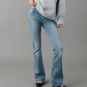 gina  jeans - säljer mina blåa gina jeans i modellen low waist bootcut då de blivit för små💞