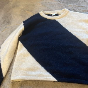 Stickad tröja  - Tröja från Ginas barnavdelning men passar mig me S