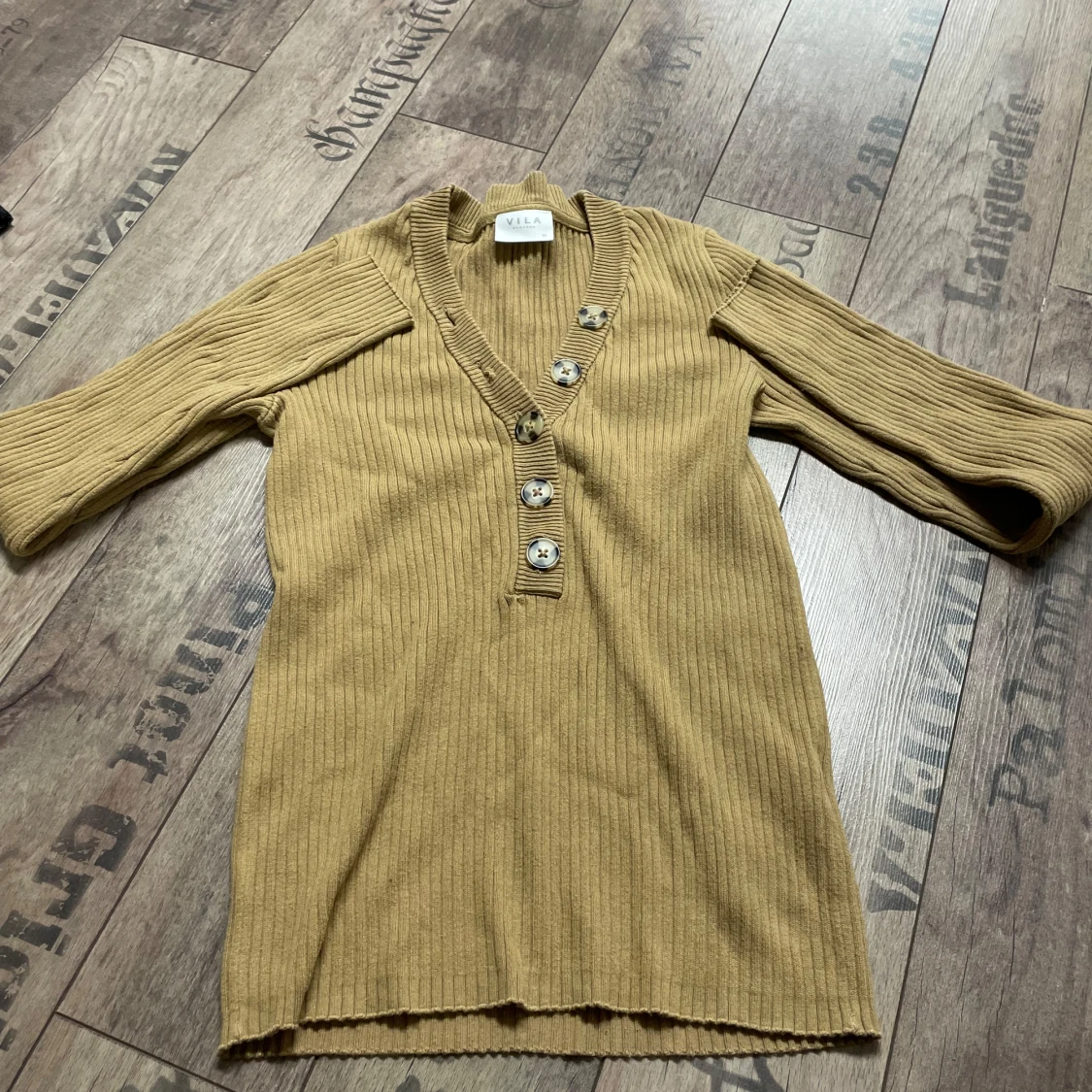 Beige ribbad tröja från Vila