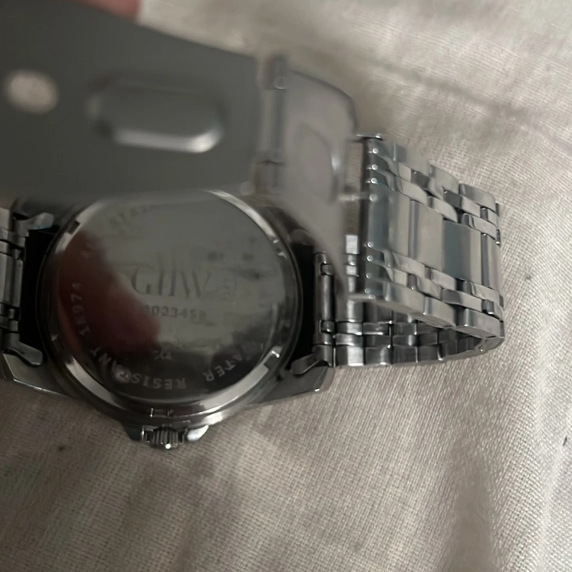 Silverfärgad klocka från GHW - 91