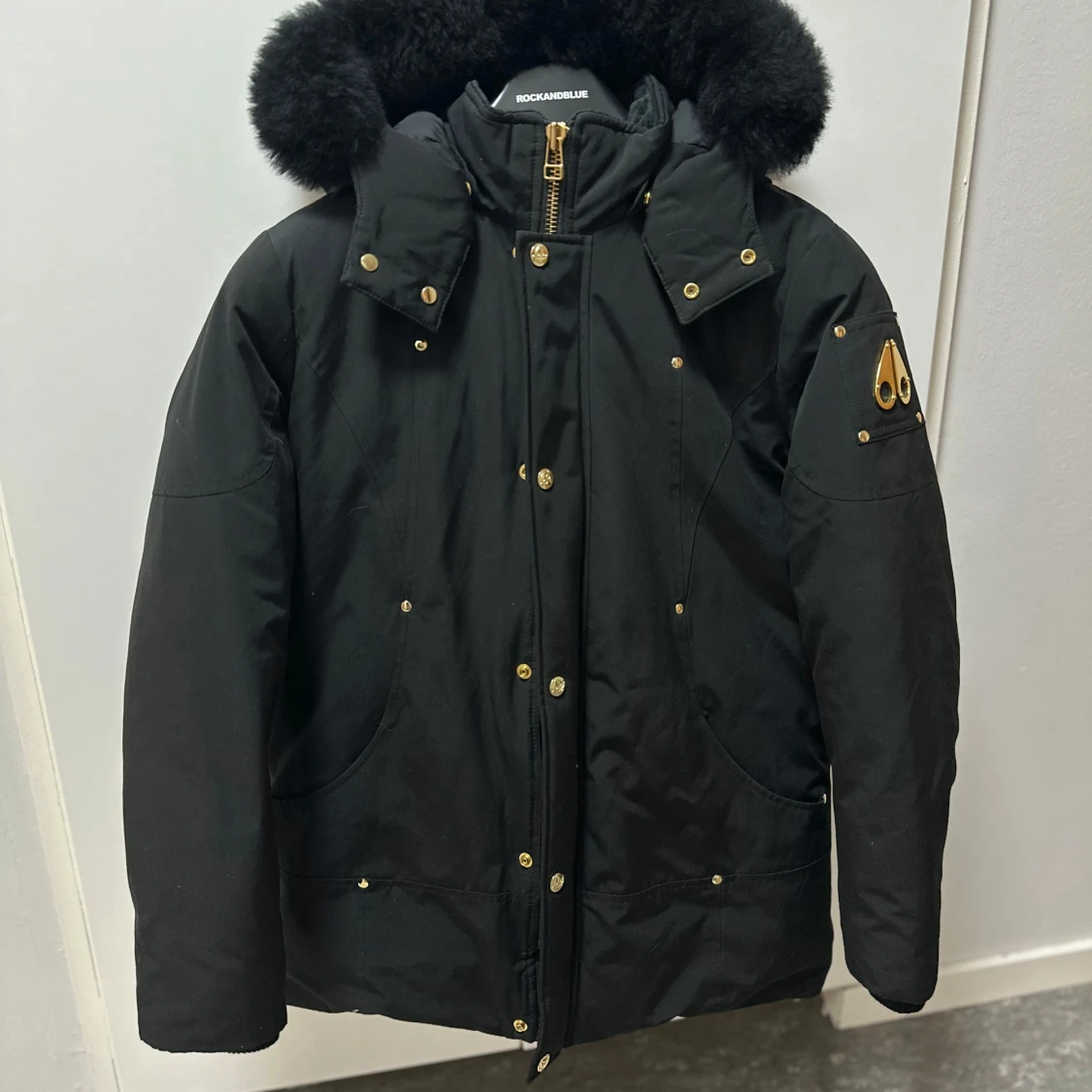 Svart dunjacka från Moose Knuckles