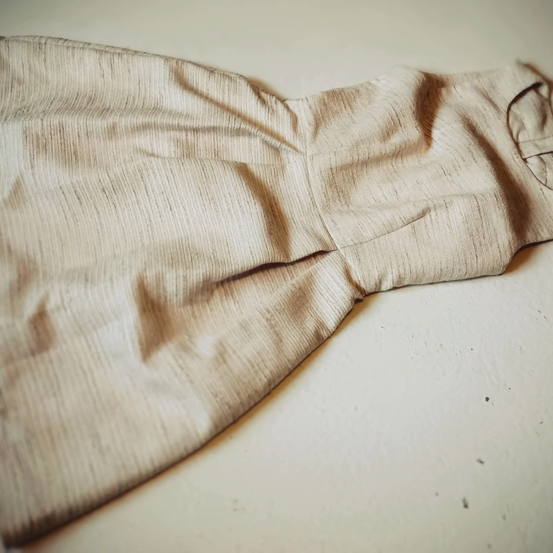 Beige ärmlös klänning med dragkedja - 2