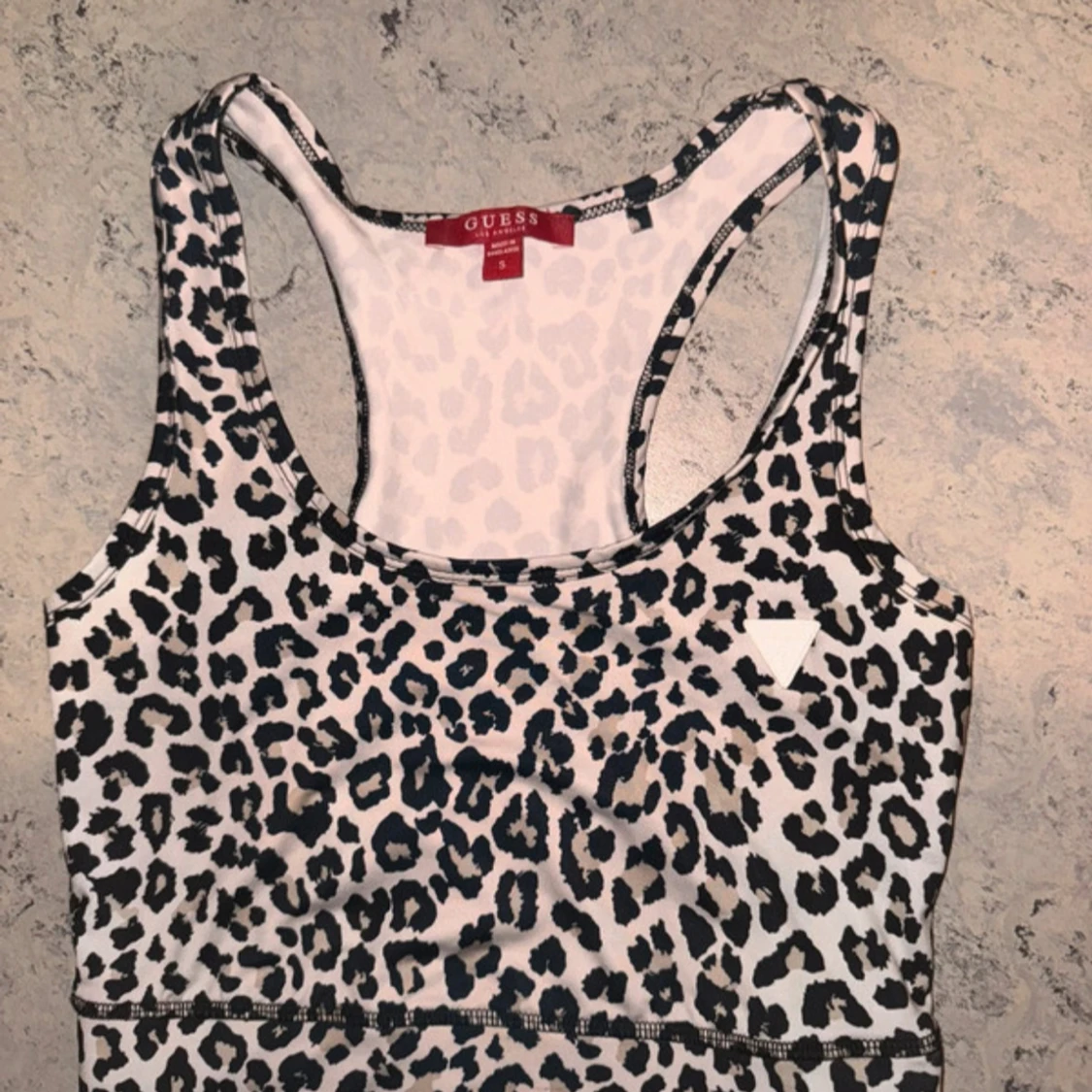 Leopardmönstrad tränningstopp från Guess