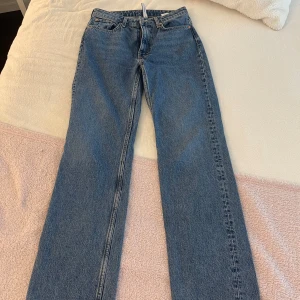 Raka jeans - Weekday jeans i jätte fint skick, använda ental gånger🫶pris kan diskutera 