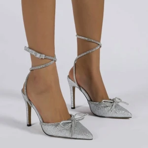 Glittriga silver klackar - Aldrig använda! Postar så dom kommer innann nyår!!!