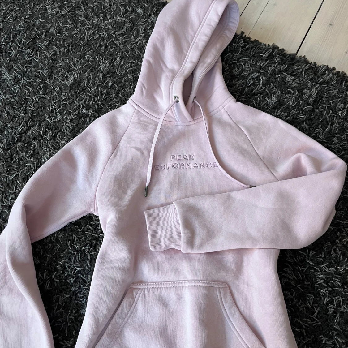 Rosa hoodie från Peak Performance