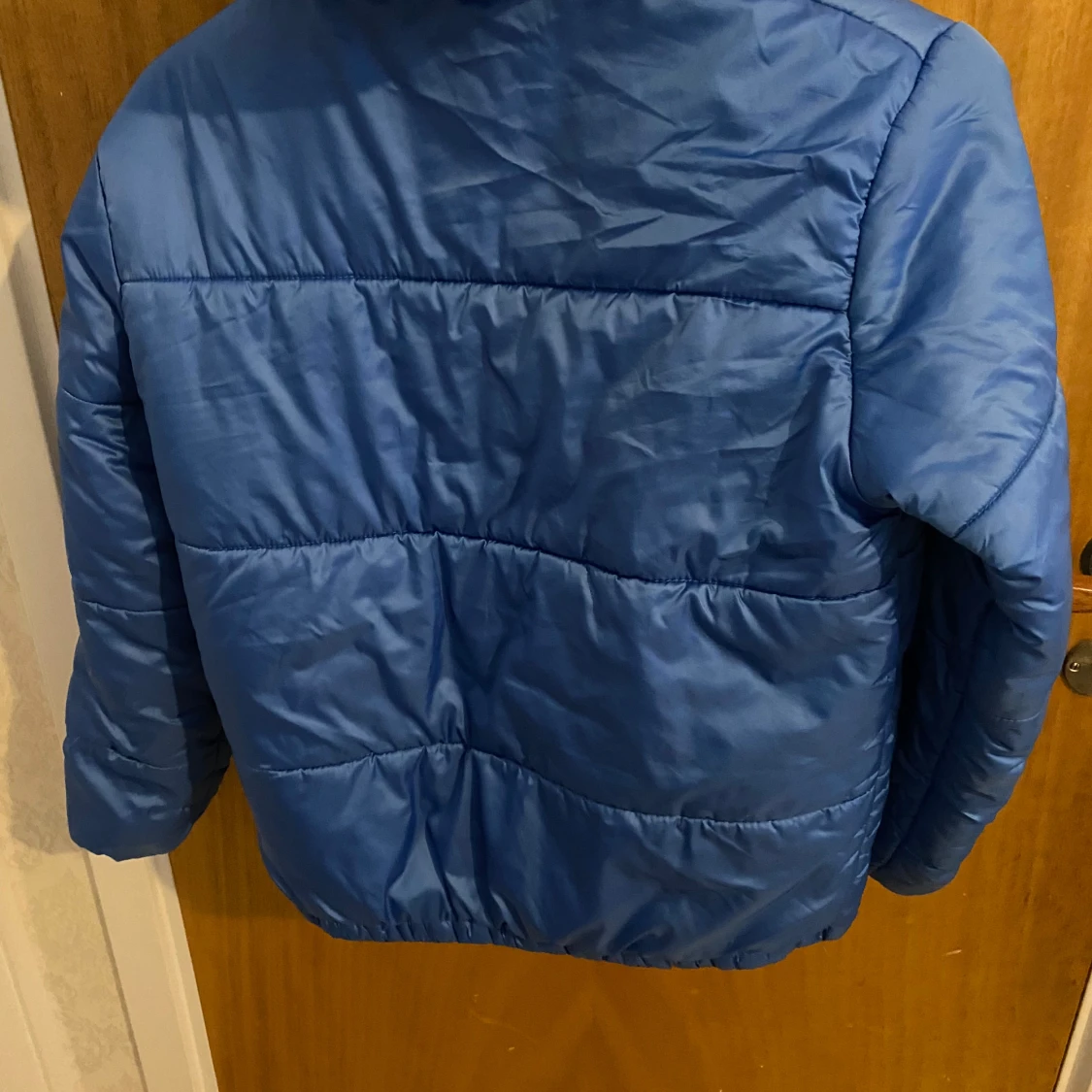 Blå pufferjacka från Lindex Kids - 90