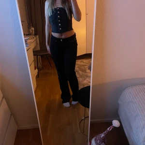 Jeans tröja med knappar grå - Fin jeans tröja som använts en gång. 