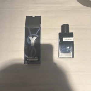 Y Eau de Parfum från Yves Saint Laurent - Säljer en ydp edp. Nästintill ny med 95ml kvar.