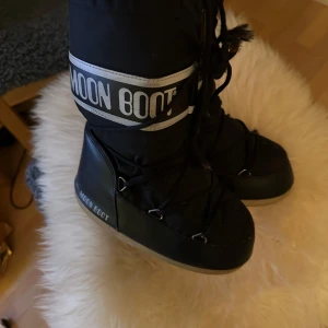 Moonboots i fint skick 34 - Säljer fina Moonboots i stl 31-34  Sparsamt använda  Fint skick! ✨