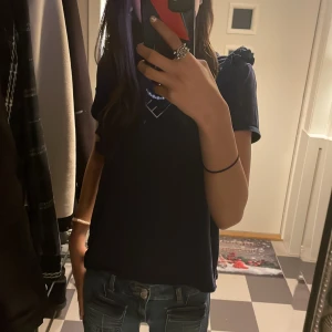 Mörkblå t-shirt från WE - Nytt skick!💙