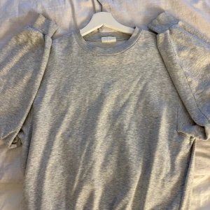 Hoodie - Jätte fin hoodie, säljer pga att den inte används längre 