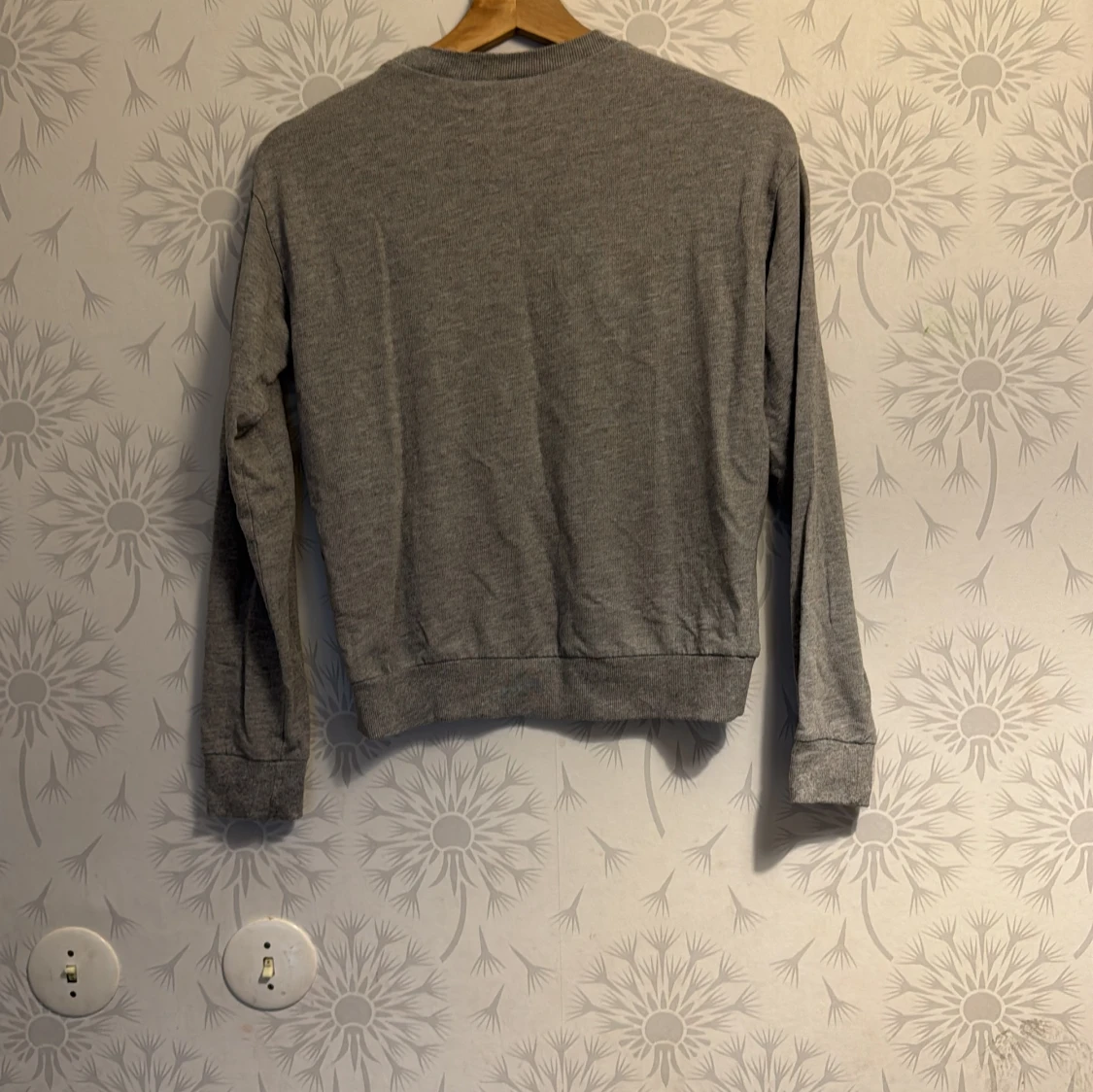 Grå sweatshirt från H&M Divided - 2