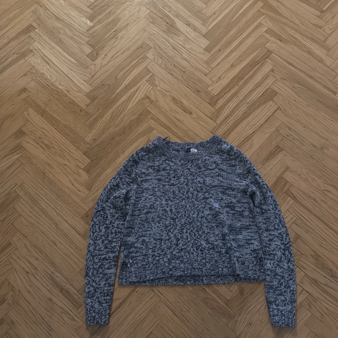 Gråmelerad stickad tröja - 4