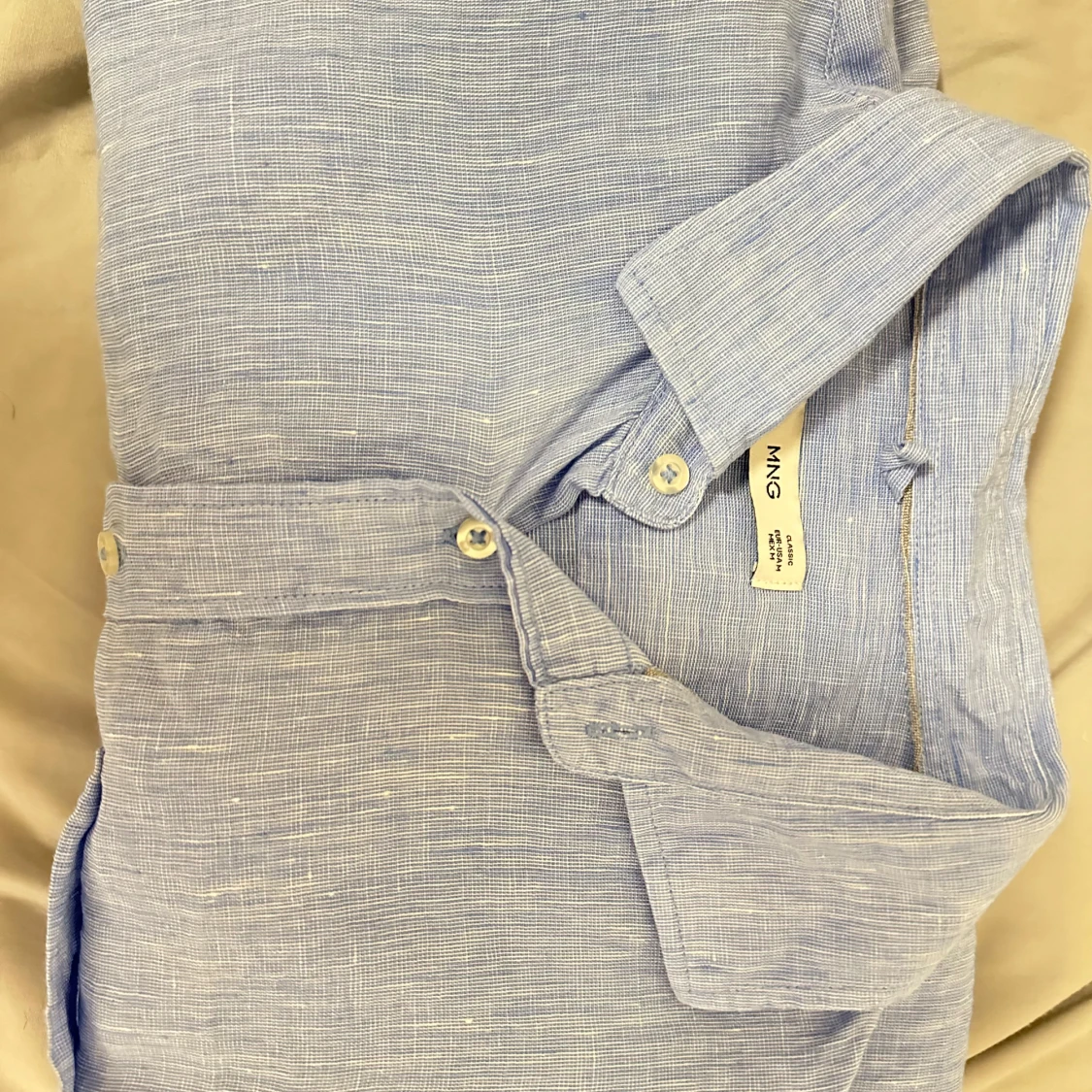 Ljusblå linneskjorta från Mango - 2