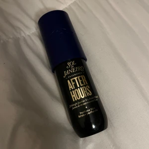 Sol de janeiro after hours mist - Säljer denna body misten som jag köpte på en second-hand app, luktar jättegott! dock har förra ägaren använt lite av den men det finns fortfarande ungefär 80% kvar (som ni ser på sista bilden) priset går att diskuteras 💕