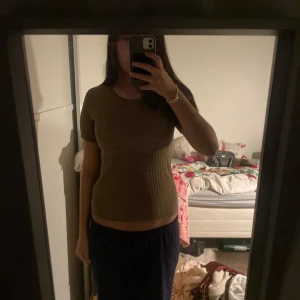 topp - oliv grön topp från zara i stl s! inga defekter !