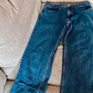 Valient tapered blå Jeans. - Nya. Använt 1-2 gånger. Storlek M.