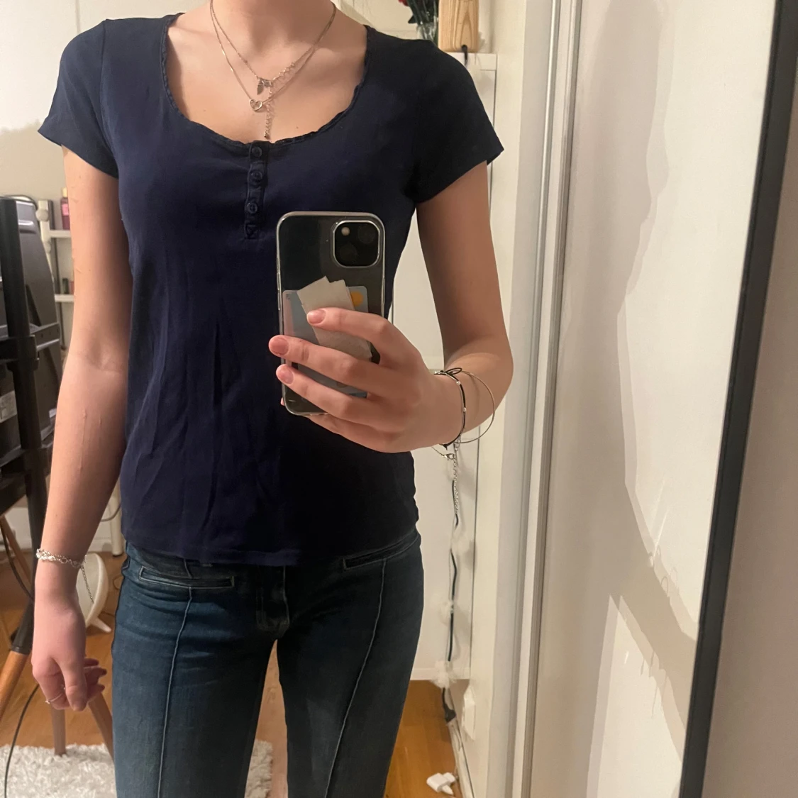 Mörkblå topp med knappar - 2