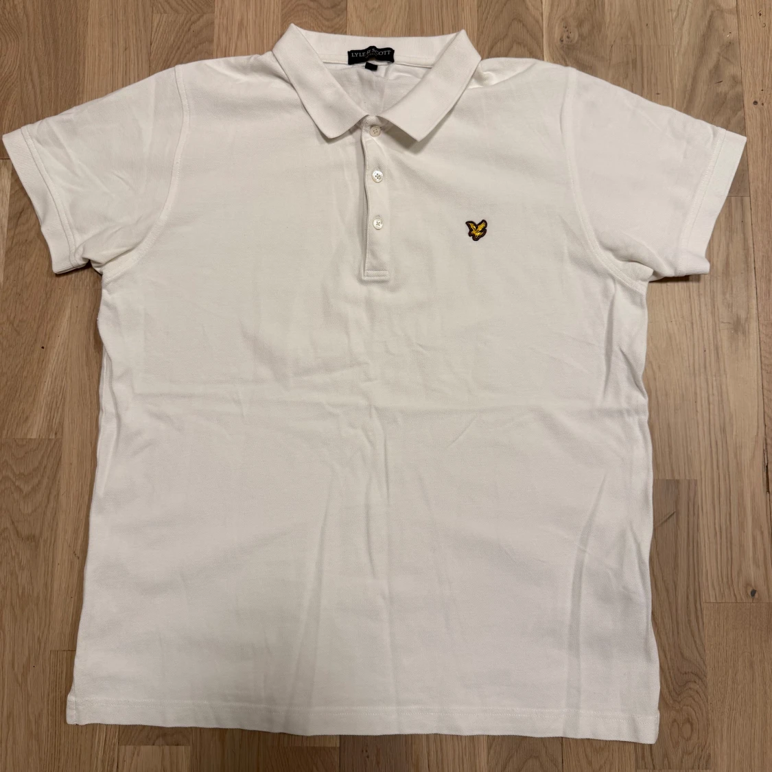 Vit pikétröja från Lyle & Scott