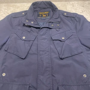 Woolrich Field Jacket - Woolrich Field Jacket | Skick: 9/10 | Storlek: S | Nypris: Ca 4000kr | Pris: 1299kr | Pris kan diskuteras | Hör av er vid mer frågor | Mvh Leon