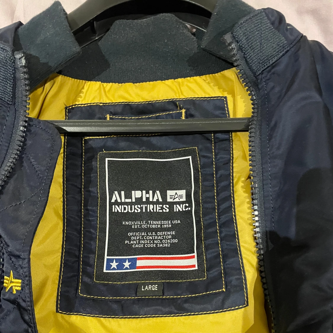 Svart bomberjacka från Alpha Industries - 1