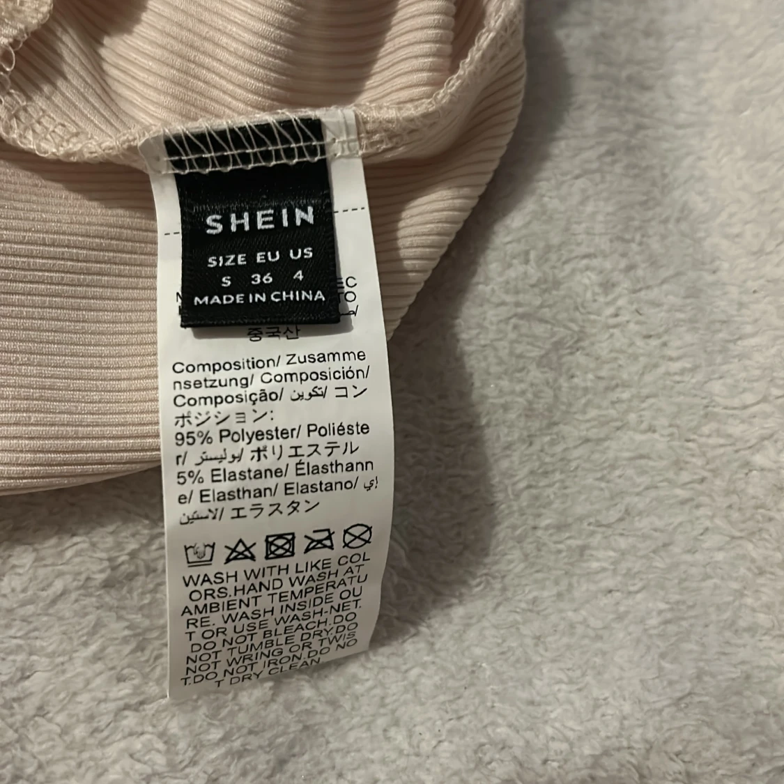 Beige ribbad linnetopp från Shein - 1