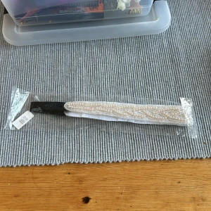 Hairwall - Oanvänt och kvar i originalförpackning, dock är den öppnad. Nypris 155kr.