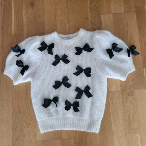 &OtherStories str S - Supersött tröja i ullblandning. Använd bara 1 gång, är i mycket fint skick