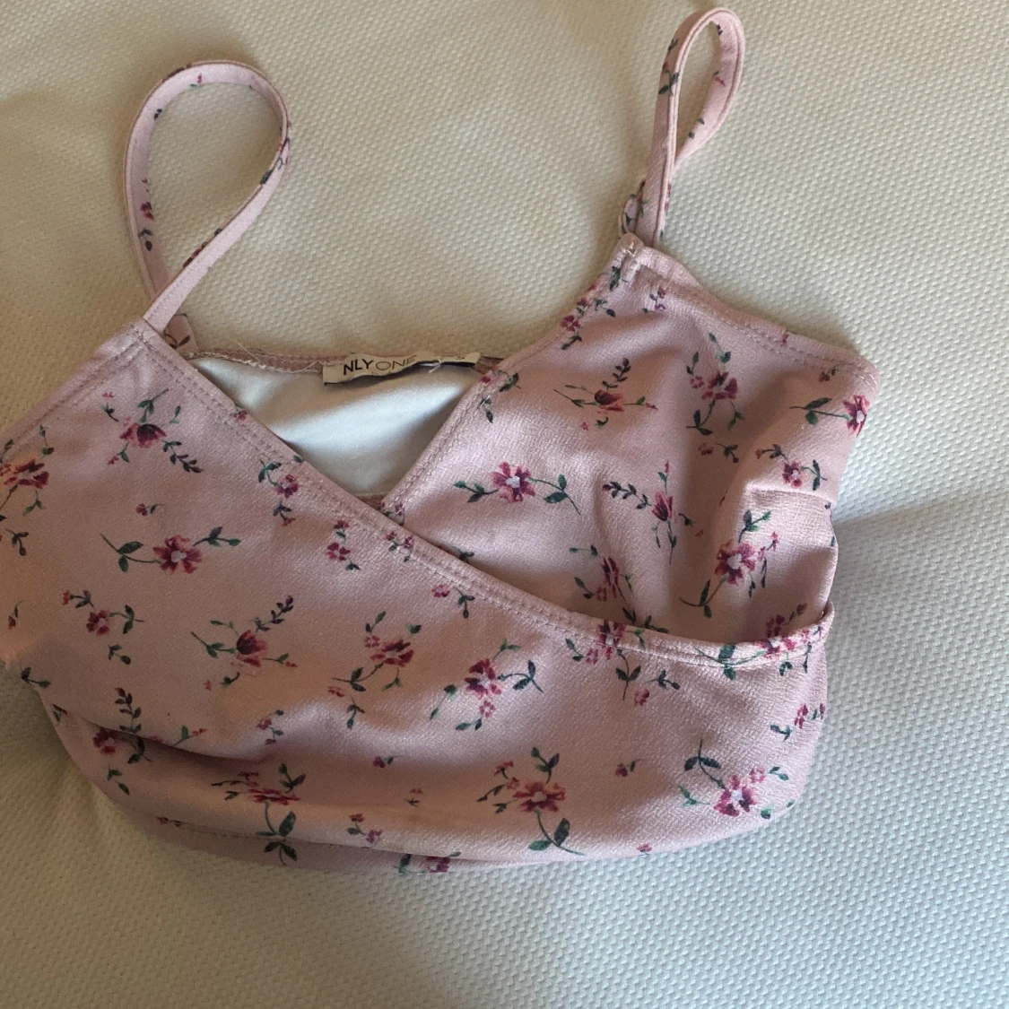 Säljer en blommig topp/linne - 91