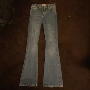 Jeans ginatricot  - Storlek 32 Botcut 