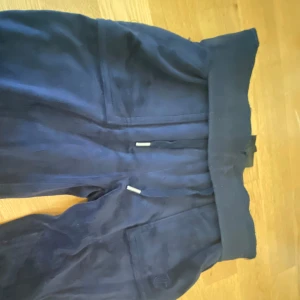 Juciy Couture byxor😻 - Så snygga juciy byxor!!!! Använda 2 gånger och är jätte bra skick,säljer för att dom inte passar💕Kom privat för fler bilder