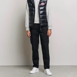 Canada Goose Väst (Svart) - Canada Goose väst i väldigt fint skick. Storlek M.  Säljs pga stilsmak.