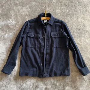 Overshirt - Overshirt från Zara i storlek small. Sydd hos en skräddare i botten för att bli ”uncut”.