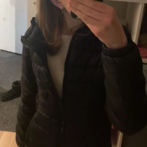 Dun Jack  - En jacka från only i bra skick inga hål elle problem sitter bra och perfekt nu till hösten💕