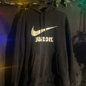 Nike hoodie - Mer eller mindre oanvänd, sitter som en L