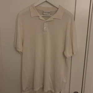 Stickad Piké  - Säljer nu min Kashmir blandade Piké för den kommer inte till användning. Köpt för ca 6 månader sen, nypris 699. Inga defekter. Pris kan alltid diskuteras😃