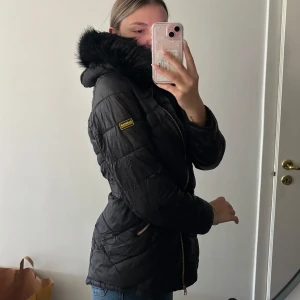 Burberry vinterjacka  - Användes för några år sen, sedan har den mest fått ligga i garderoben! 