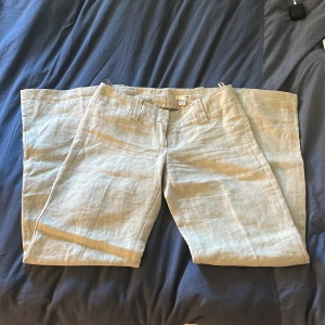 Low Waits linne byxor - Lågmidiade linnebyxor i mycket bra skick från h&m i storlek 38. De är raka i benen 