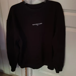 Speechless tröja - Speechless tröja. Stilren och fräsch svart tröja