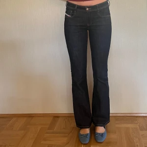 Diesel Bootcut Jeans - Diesel Bootcut Jeans i storlek W27.  Full längd (modell 178cm).  Använda få gånger.  Nypris 1600kr.