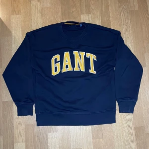 Gant tröja blå - Gant tröja i mörk blå. Storlek 176-16år 