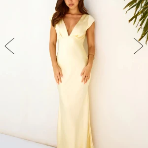 Balklänning  - Helt ny oanvänd balklänning, säljer pga för kort för mig. Nypris: 1550kr 