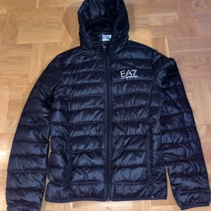 Emporio Armani Jacka - Storlek S, Passar XS Och S! Jackan Är Äkta! Mycket Bra Skick, Inga Skador! Använd få gånger! 