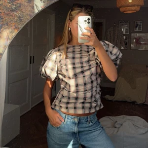 Topp - Säljer denna så fina blus👑👑🎀🎀